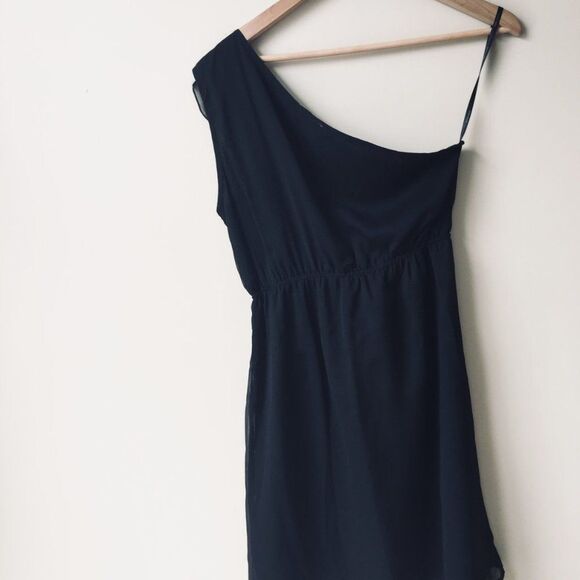 Vero Moda BLACK One Shoulder Ruffle Overlay Dress - Picture 5 of 6